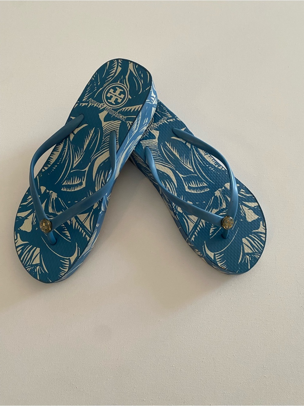 Tory Burch Blue Tropical Print Platform Flip Flop Sandals, Size 8 - Picture 2 of 9